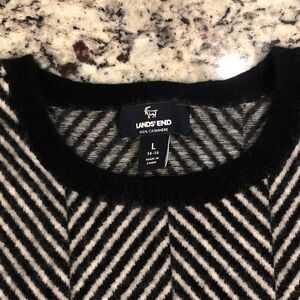 Lands’ End 100% Cashmere Chevron Stripe Sweater – Black/White – L